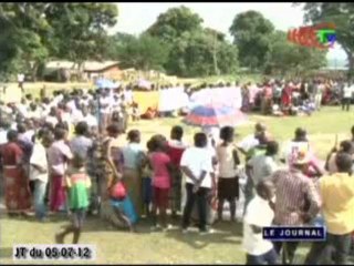 Hugues Ngouélondélé rencontre les populations des Gamboma