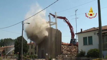 Madonna Boschi (FE) - Abbattimento torre piezometrica seq 3 (04.07.12)