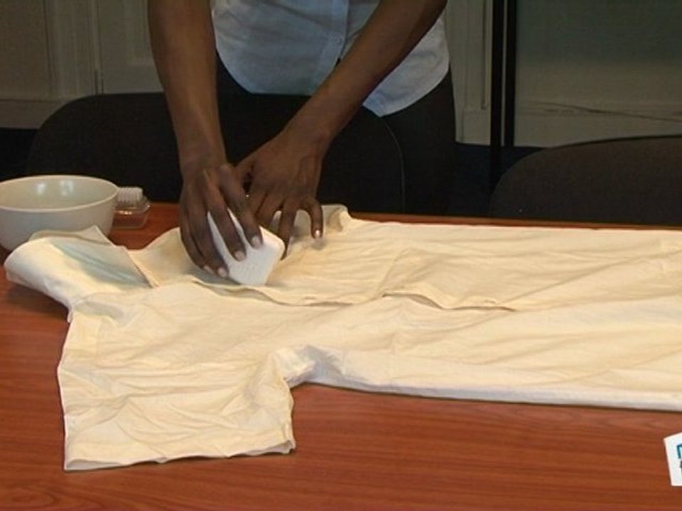 Comment enlever une trace de maquillage sur vêtements ?