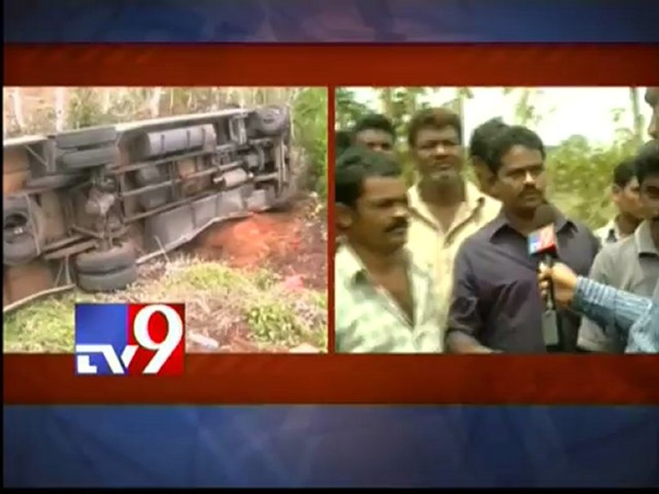 25 workers injured in bus accident - Part 2