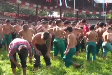 Kırkpınar Yağlı Güreşleri başladı