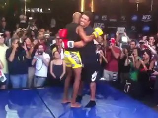 O Ρονάλντο μονομαχεί με τον Άντερσον Σίλβα!