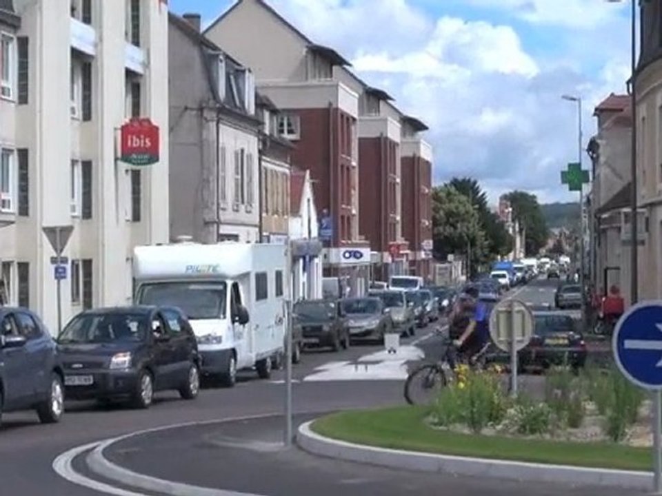 La danse des voitures et camions sur le pont Paul-Bert à Auxerre