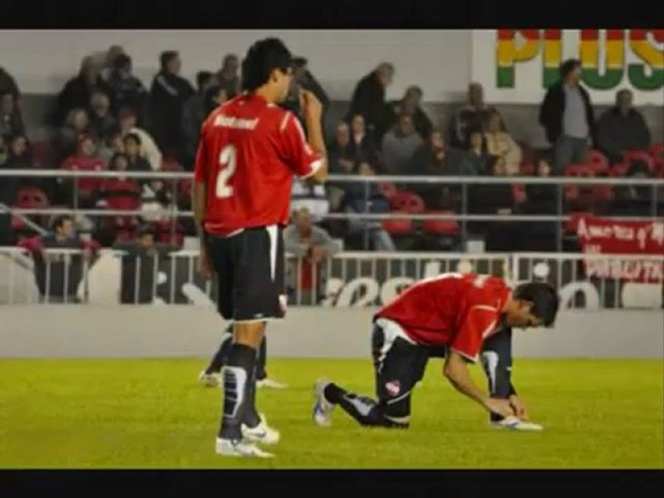 JULIÁN VELÁZQUEZ(2) - Una avispa por Avellaneda(Preview)