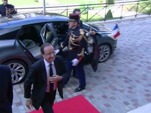 France pledges sanctions as it opens Syria meeting