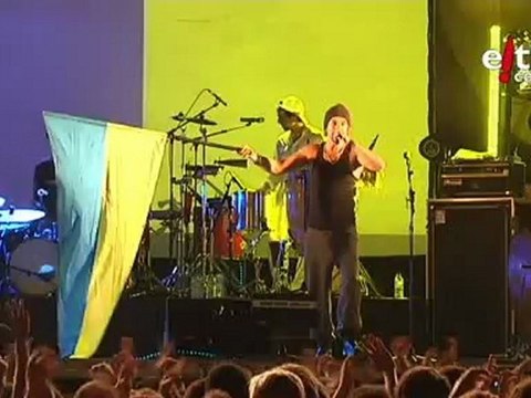 Gaztea habla con Macaco en Bermeo. Gaztea Macacorekin izan da Bermeon.