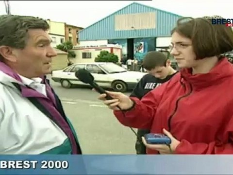 Les Tonnerres de Brest 2012 : Brest 2000 : opération les 2000 bonjours