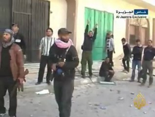 صور لمعركة شرسة دارت اليوم بين الثوار وكتائب القذافي