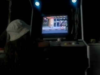 Méline sur la borne d'arcades