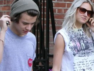 Harry Styles Goes House Hunting