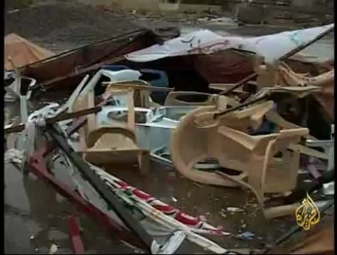 الأمن يعتدي على المعتصمين في ساحة الأحرار في الموصل