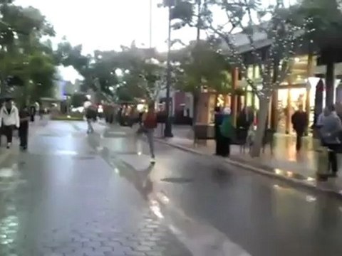 Rapaz faz um Super Moonwalking ... nunca antes visto