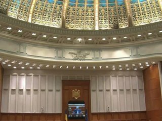 Romênia aprova destituição de presidente