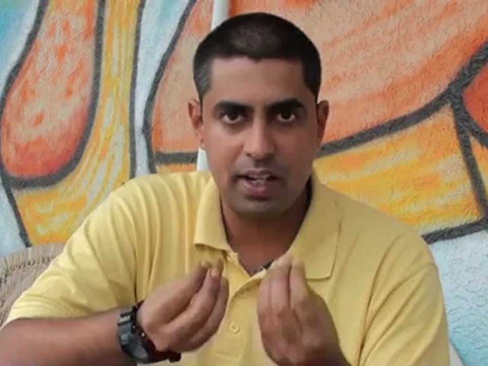 Bol Bachchan tries too hard to be funny : Movie Review