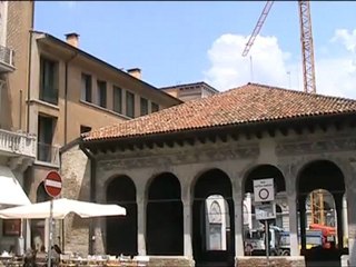 un kalashnikov sul tetto