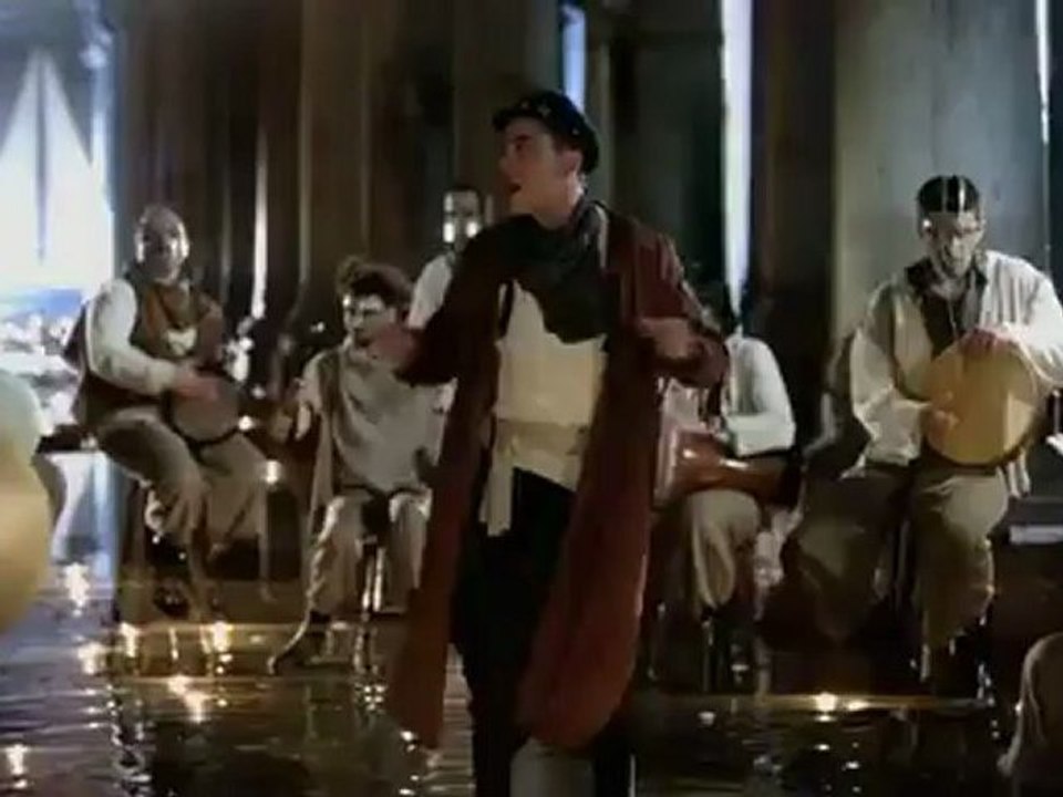 Can Bonomo Love Me Back Klip