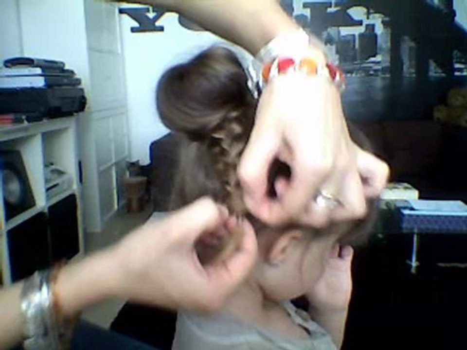Coiffure 18 : Le chignon entouré de nattes !