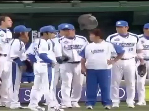 埼玉西武vs千葉ロッテ　4回表ロッテ・ベニーが死球に怒り大乱闘　2008年9月24日