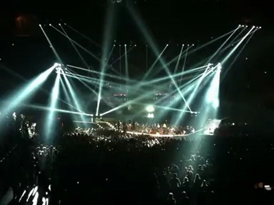 MDNA2012 - Revolver