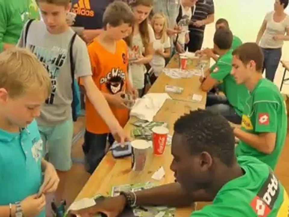 Mönchengladbach stellt neuen Fanshop vor