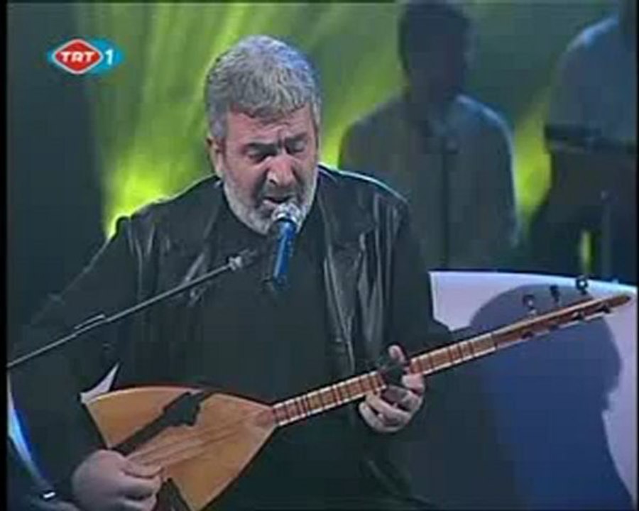 Esat  KABAKLI     "Bir ay doğdu ilk akşamdan geceden "
