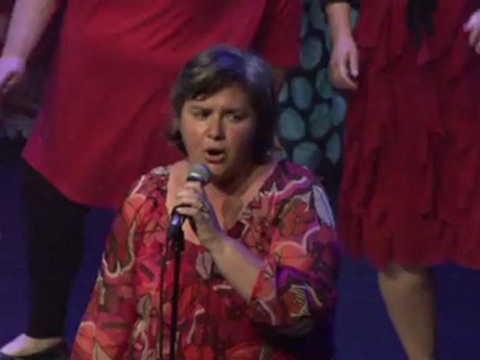 Sonia chante "Belle jeunesse" au Mac Orlan