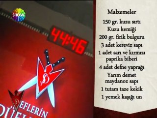 下载视频: Şeflerin Düellosu - Şeflerin Düellosu - İsmail Ay kuzu sırtı firik pilavı hazırlığı