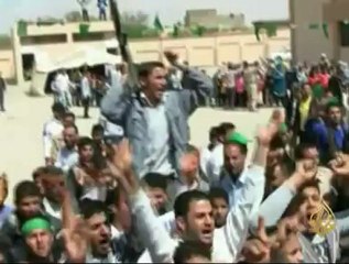 كتائب القذافي تواصل قصف مصراتة