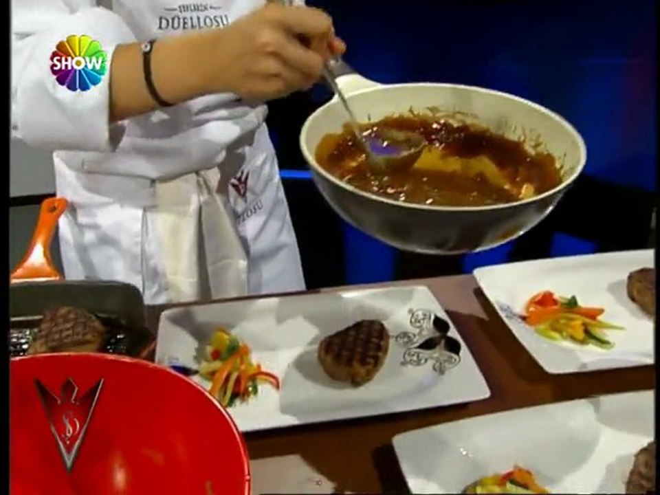 Şeflerin Düellosu -  Cansın Yakut mantar soslu bonfile  sunum