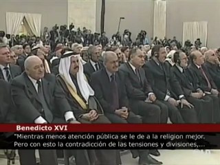 El Papa denuncia la manipulación de las religiones en su segunda visita a una mezquita