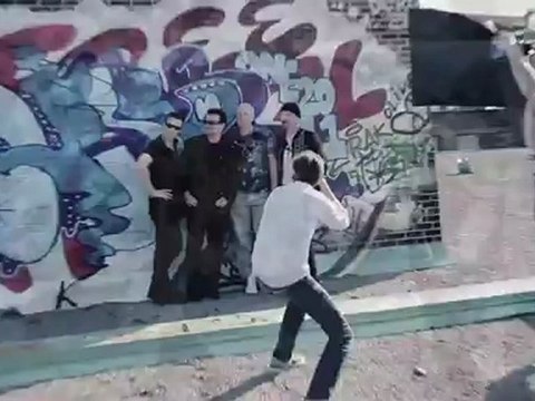 Behind the scenes on U2's Q magazine cover shoot (Q305)