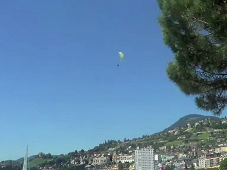 parade de parapentes a montreux (suisse)