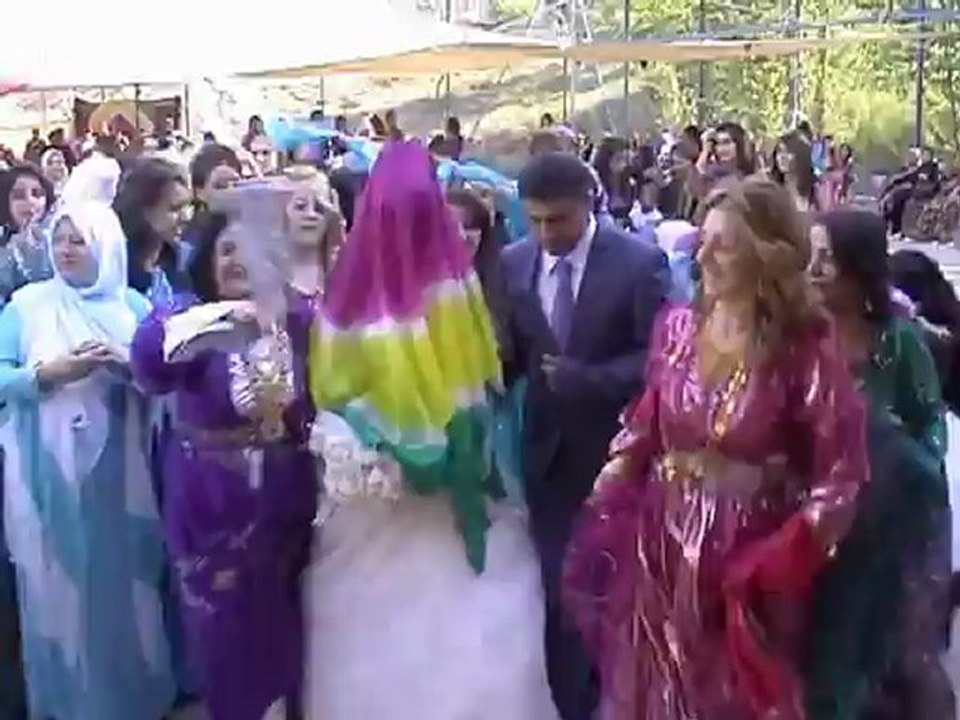 ESKİ BELEDİYE BAŞKANIN KIZINA GÖRKEMLİ DÜĞÜN