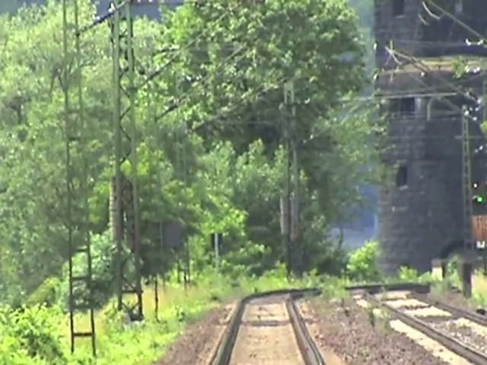 Züge zwischen Erpel und Linz, Plasser&Theurer Unimat 4S, SSP110SW, BR145, 2x BR185, 2x BR425