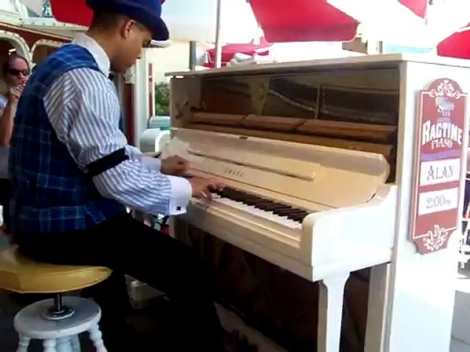 Ragtime Alan plays "Amazing Grace"