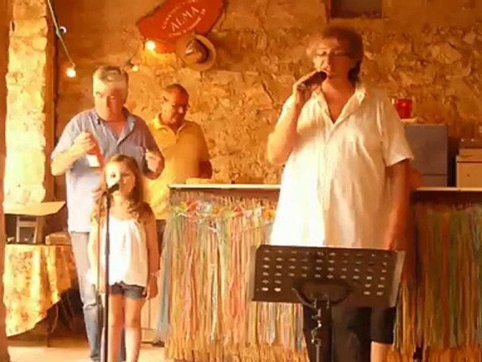 Margot chante avec Papou