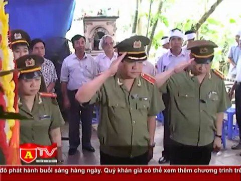 ANTÐ - Thiếu tướng Lưu Quang Hợi thăm và tặng quà thân nhân gia đình liệt sỹ