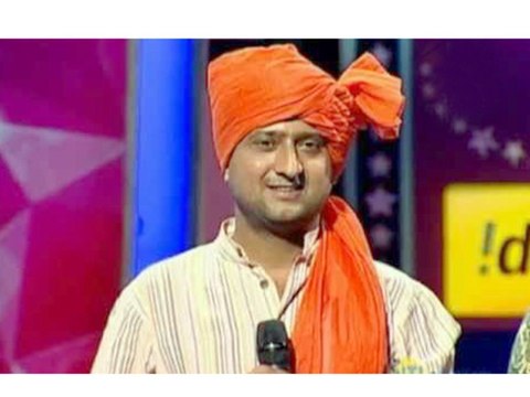 Veteran Actor Jitendra Joshi Is Different In Upcoming Marathi Movie Kutumb! - Entertainment News