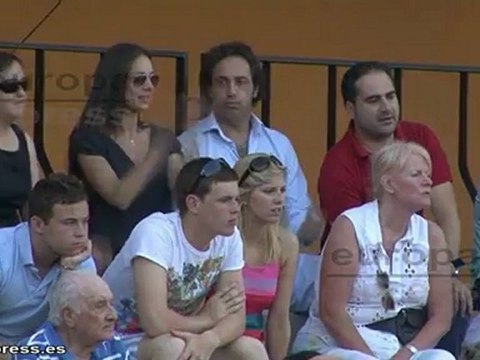 Eva González apoya a Cayetano Rivera en Estepona