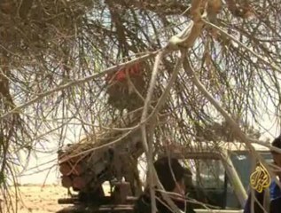 يعمل ثوار الجبهة على إعادة تصنيع وتعديل الأسلحة