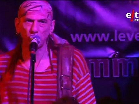 'Barricada' en Londres: Animal Caliente