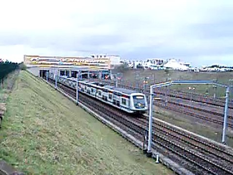 MI2N : Départ de la gare de Marne la Vallée Chessy sur la ligne A du RER