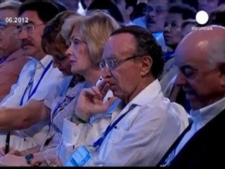 Hollande goes to Downing Street