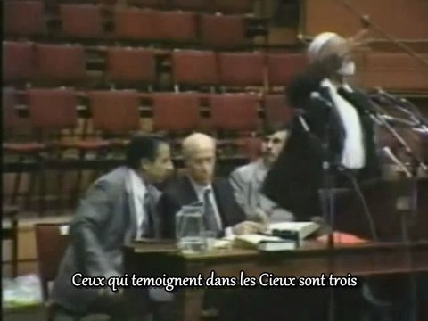 AHMED DEEDAT scandalise la trinité divine en plein publique
