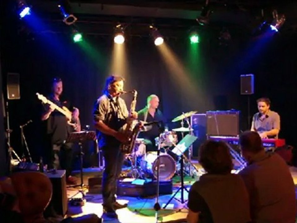 Philippe Berek live au Pacha mama