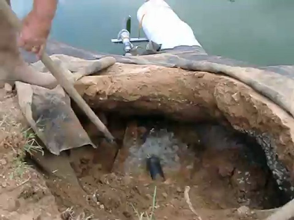 Travaux pelouse stade Quinssaines, fuite d eau.