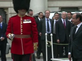 France's Hollande, UK's Cameron laugh off differences