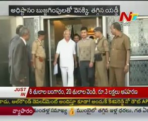 Yeddyurappa 'defers' decision to resign