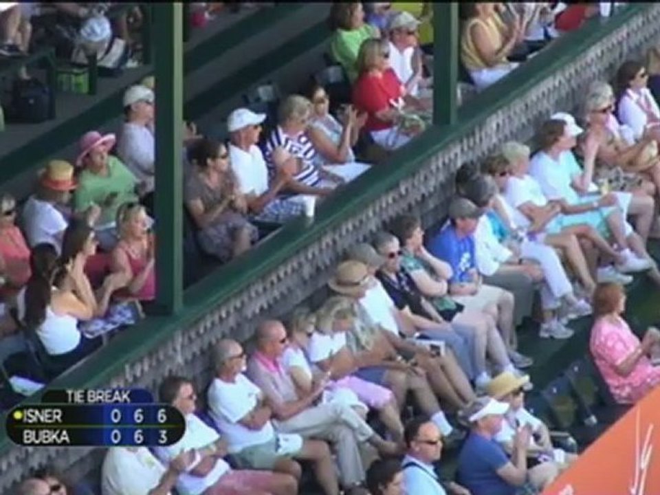 Isner affonda Bubka - Newport, 1° turno