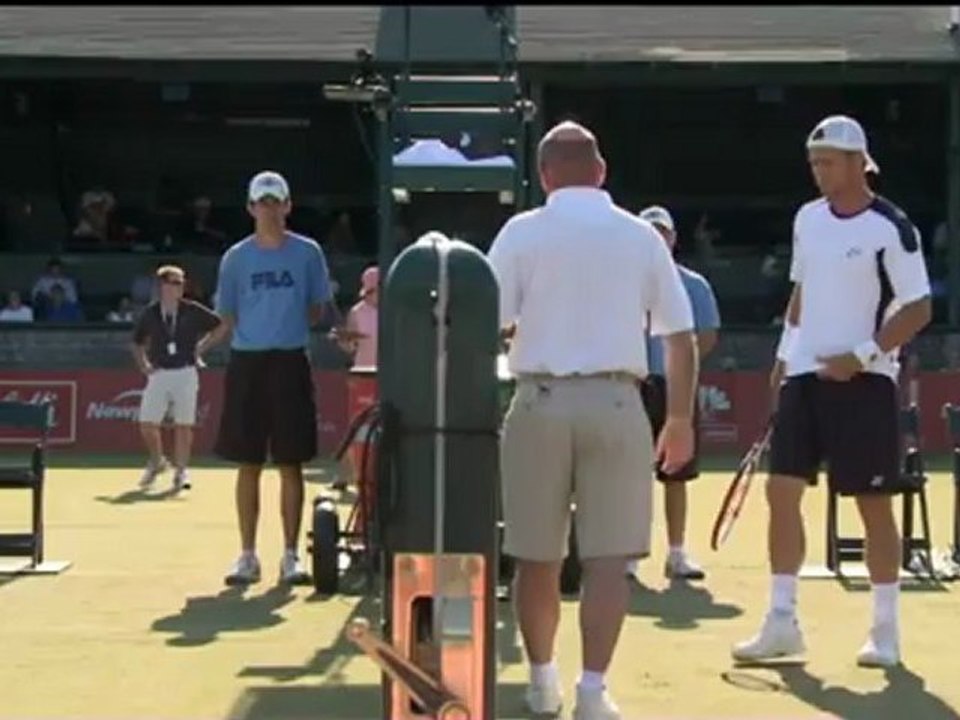 Hewitt distrugge Pospisil - Newport, 1° turno